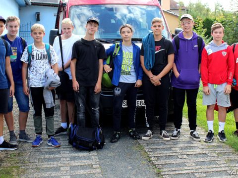 Kam za zručskou házenou