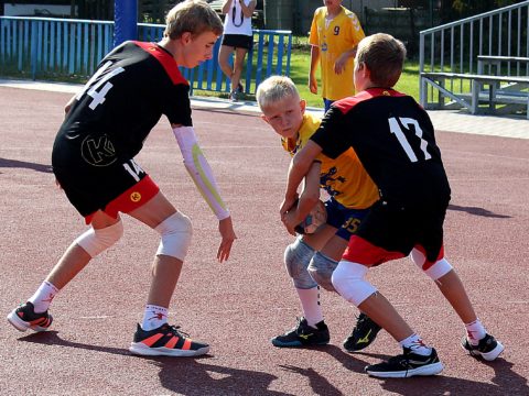 Kam za zručskou házenou