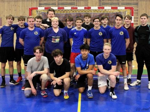 Ve Sportovní hale ve Zruči nad Sázavou se uskutečnila exhibice házené za účasti 17 hráčů