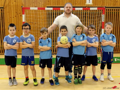 Tři družstva přípravek Jiskry (21 házenkářů) odehrála zimní turnaj