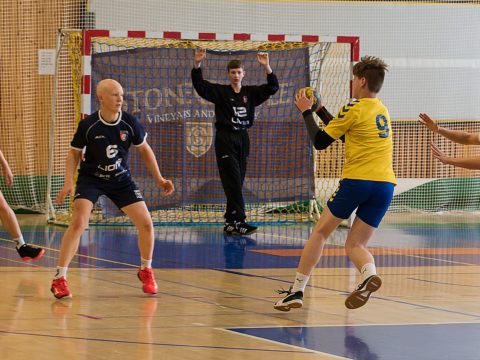 Starší žáci Jiskry odehráli desáté kolo Středočeské ligy házené