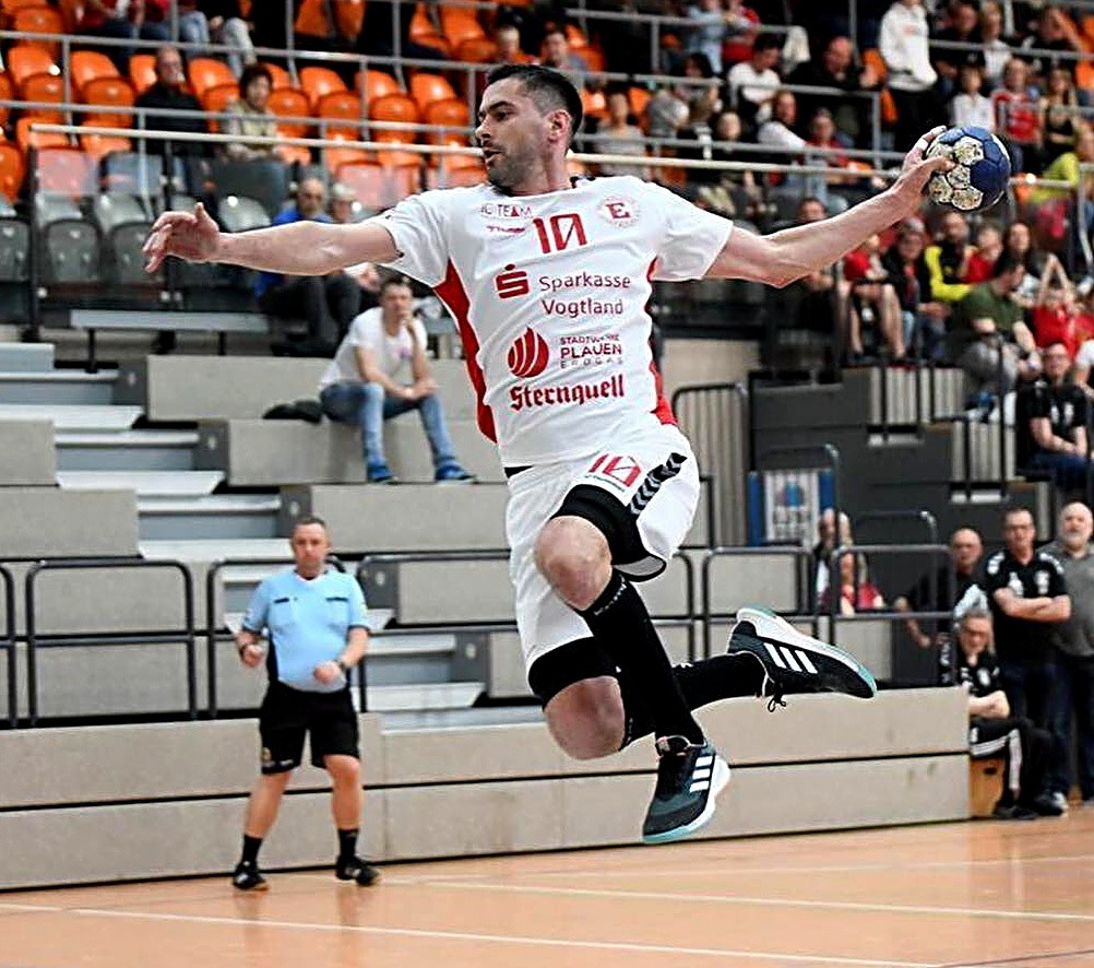 Petr Linhart hrající v německém HC Unit Plauen vyhrál s týmem Saskou ligu 2022/23 a získal Saský pohár
