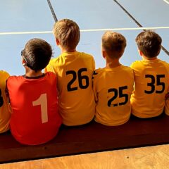 Mladší žáky Jiskry zastoupili v Hostivicích minižáci a nastříleli 17 branek