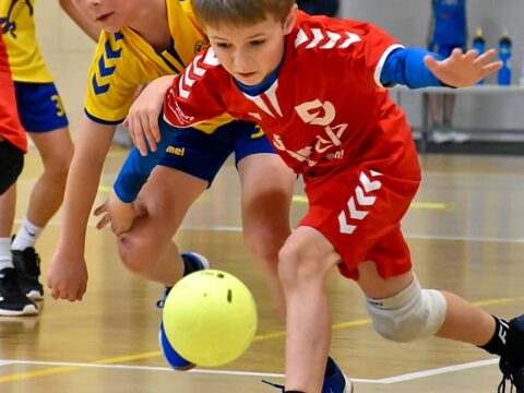 Minižáci Jiskry odehráli ve Sportovní hale v Poděbradech šest utkání v házené bez počítání skóre