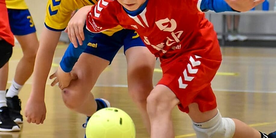Minižáci Jiskry odehráli ve Sportovní hale v Poděbradech šest utkání v házené bez počítání skóre